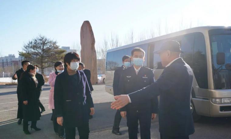 朝陽副市長(zhǎng)、市公安局黨委書記、局長(zhǎng)趙丕顯帶隊(duì)參觀冰河集團(tuán)